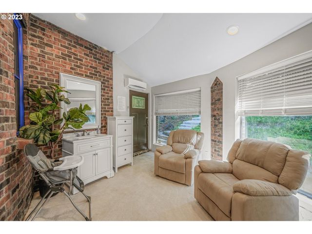 4224 Sw MELVILLE Ave, Portland, OR 97239