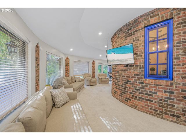 4224 Sw MELVILLE Ave, Portland, OR 97239