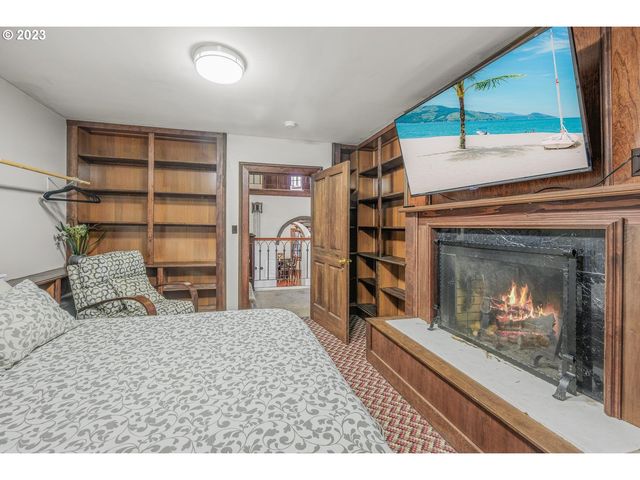 4224 Sw MELVILLE Ave, Portland, OR 97239