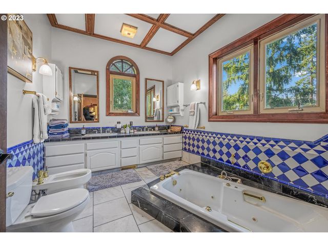 4224 Sw MELVILLE Ave, Portland, OR 97239