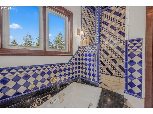 4224 Sw MELVILLE Ave, Portland, OR 97239