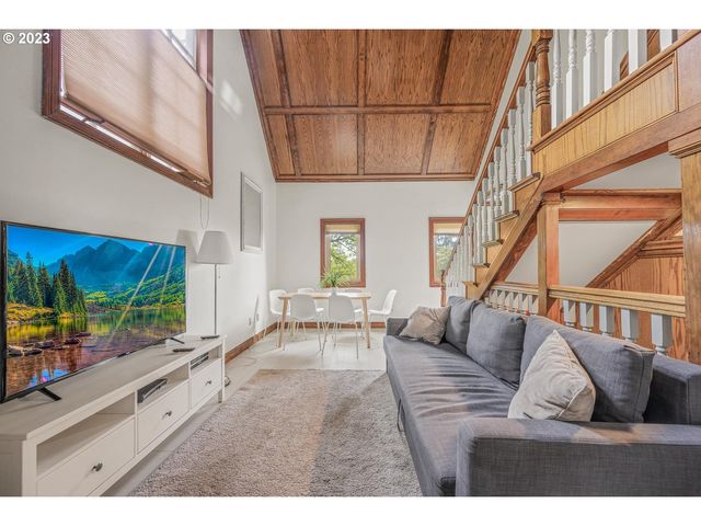 4224 Sw MELVILLE Ave, Portland, OR 97239