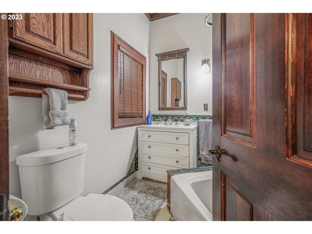 4224 Sw MELVILLE Ave, Portland, OR 97239