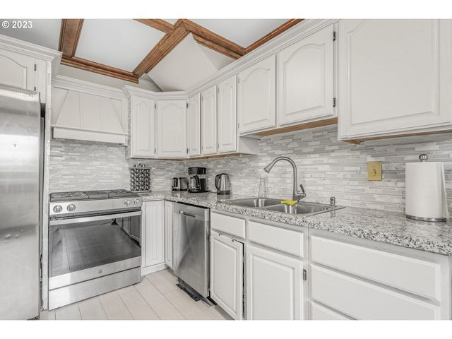 4224 Sw MELVILLE Ave, Portland, OR 97239