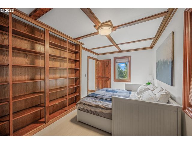 4224 Sw MELVILLE Ave, Portland, OR 97239