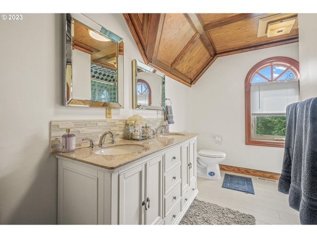 4224 Sw MELVILLE Ave, Portland, OR 97239