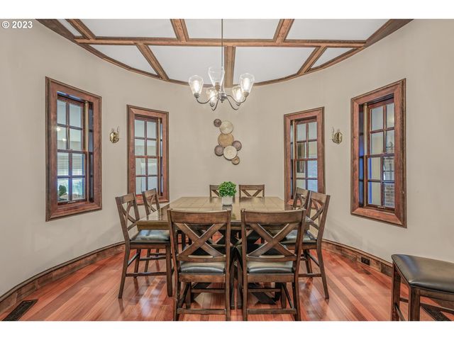 4224 Sw MELVILLE Ave, Portland, OR 97239