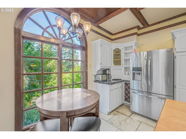 4224 Sw MELVILLE Ave, Portland, OR 97239