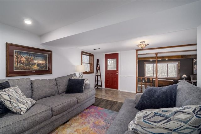 1275 Holiday Lane, Brooklyn, IA 52211