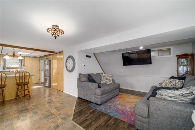 1275 Holiday Lane, Brooklyn, IA 52211