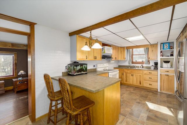 1275 Holiday Lane, Brooklyn, IA 52211