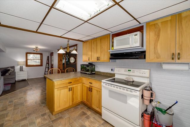 1275 Holiday Lane, Brooklyn, IA 52211