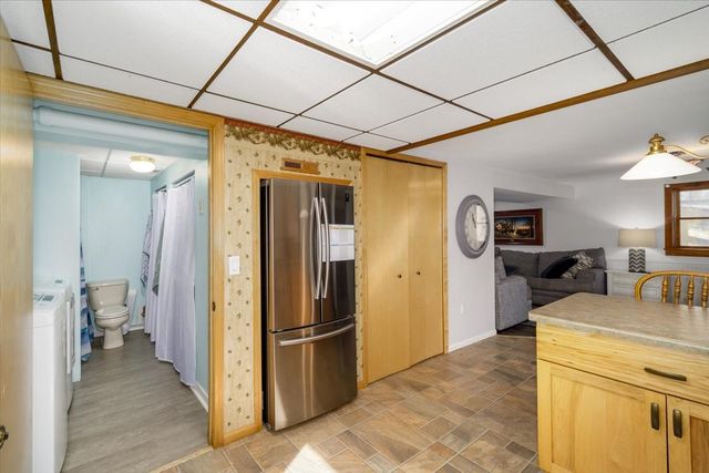 1275 Holiday Lane, Brooklyn, IA 52211