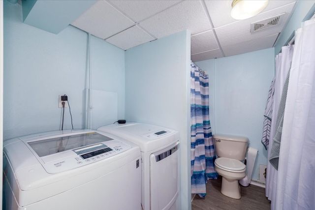 1275 Holiday Lane, Brooklyn, IA 52211