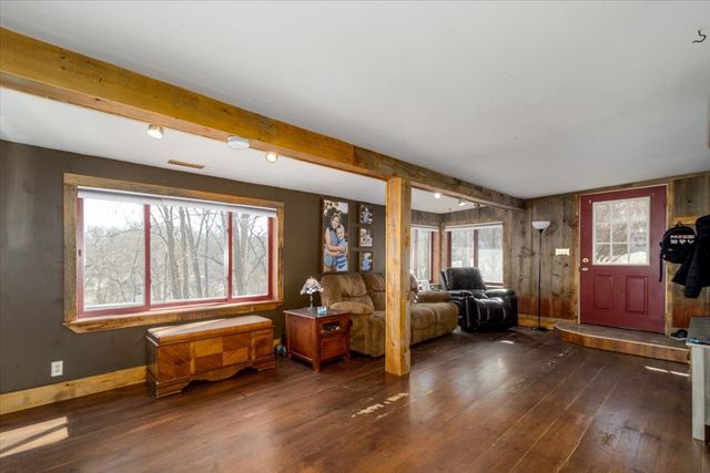 1275 Holiday Lane, Brooklyn, IA 52211