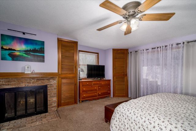 1275 Holiday Lane, Brooklyn, IA 52211