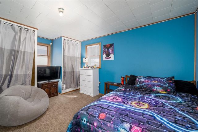 1275 Holiday Lane, Brooklyn, IA 52211