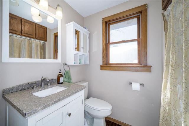 1275 Holiday Lane, Brooklyn, IA 52211