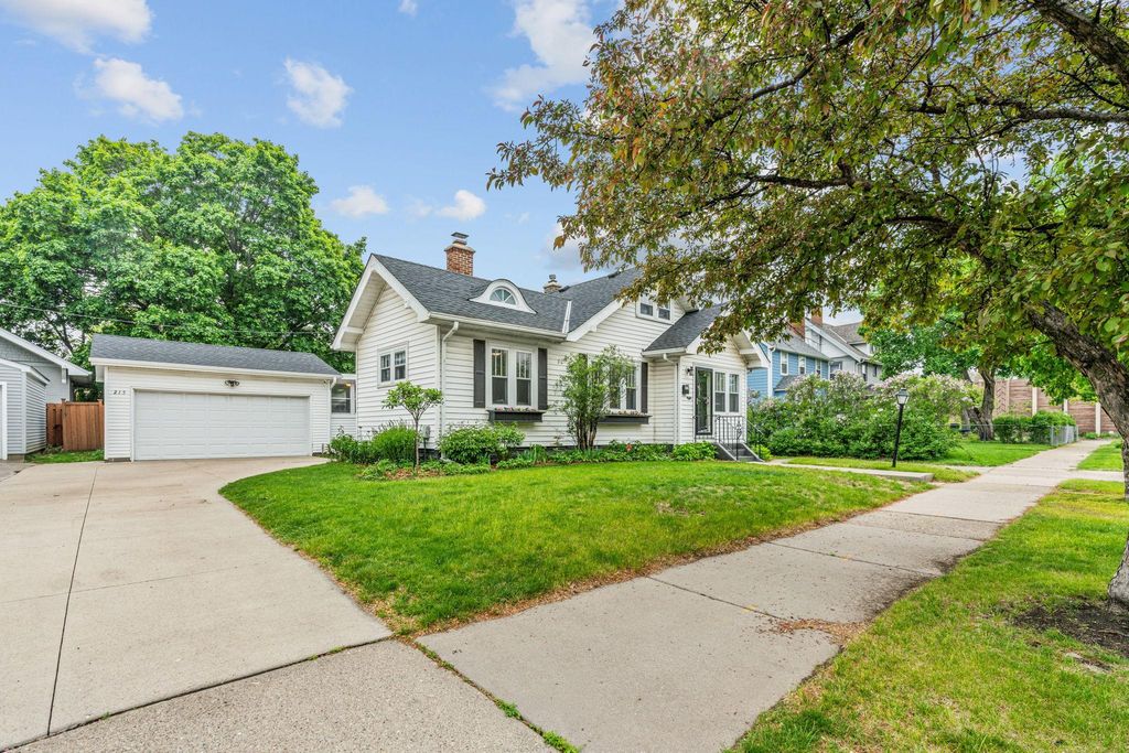 215 E 48th Street, Minneapolis, MN 55419