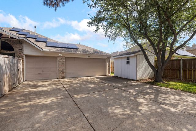 1906 Walnut Hill Drive, Rowlett, TX 75088