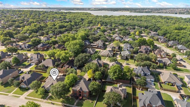 1906 Walnut Hill Drive, Rowlett, TX 75088