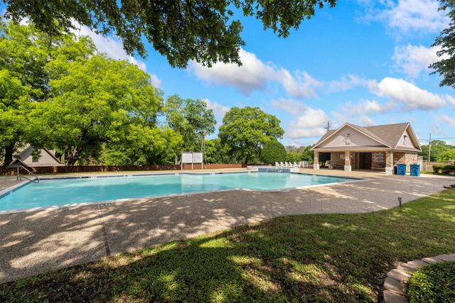 1906 Walnut Hill Drive, Rowlett, TX 75088
