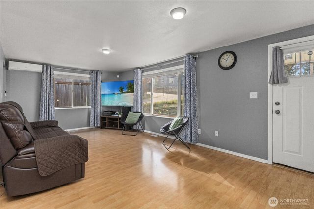 707 E James Street, Kent, WA 98031