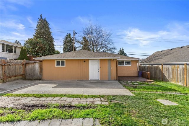 707 E James Street, Kent, WA 98031