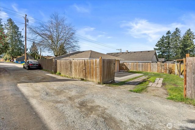 707 E James Street, Kent, WA 98031