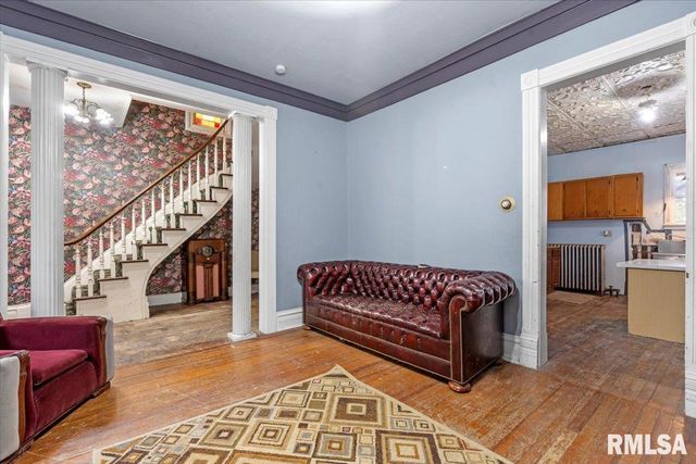 810 E EDWARDS Street, Springfield, IL 62703