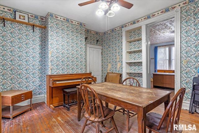 810 E EDWARDS Street, Springfield, IL 62703