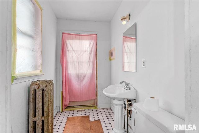 810 E EDWARDS Street, Springfield, IL 62703