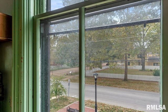 810 E EDWARDS Street, Springfield, IL 62703