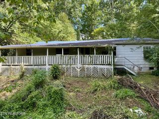 571 Forks Grove Rd, Lafollette, TN 37766