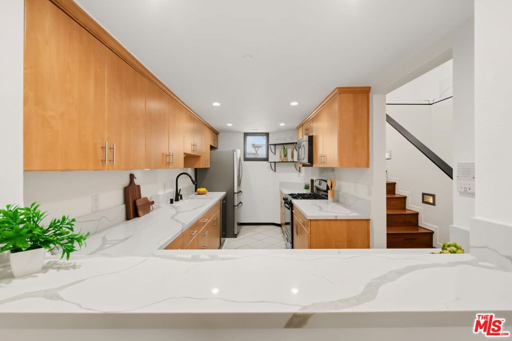 1222 N Kings Road 8, West Hollywood, CA 90069 — photo 5