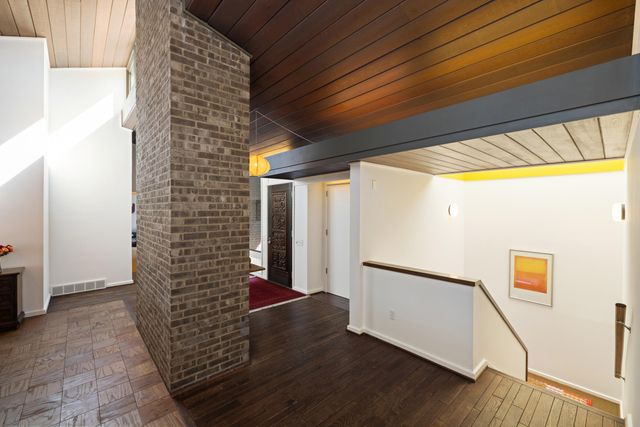 2057 Lakeside Drive, Lexington, KY 40502