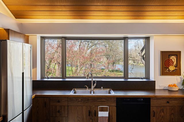 2057 Lakeside Drive, Lexington, KY 40502