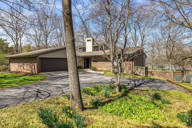 2057 Lakeside Drive, Lexington, KY 40502