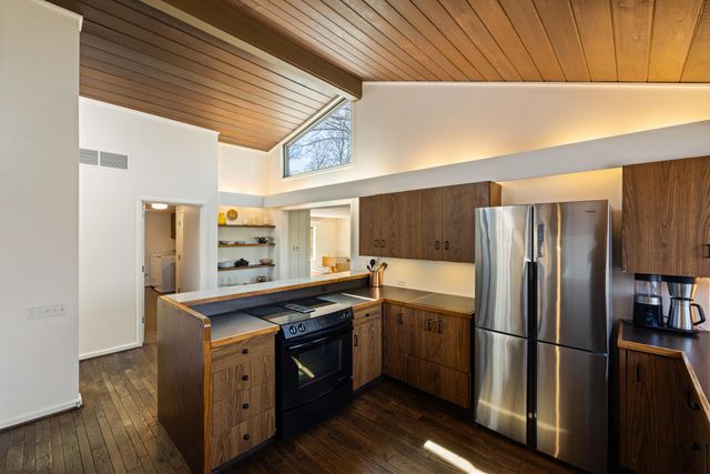 2057 Lakeside Drive, Lexington, KY 40502