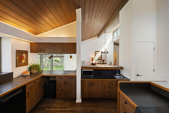 2057 Lakeside Drive, Lexington, KY 40502