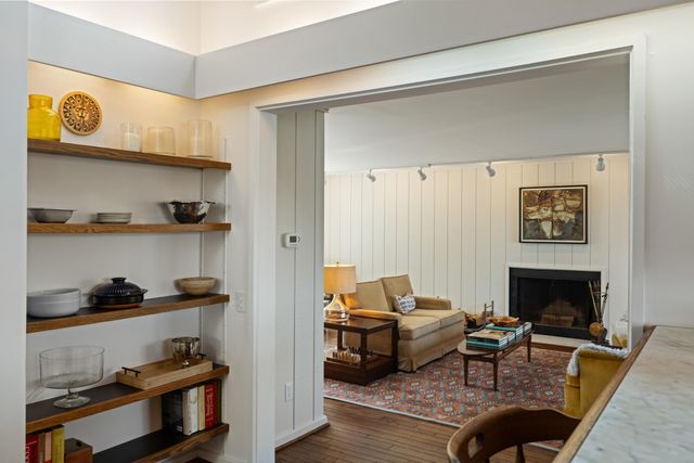 2057 Lakeside Drive, Lexington, KY 40502