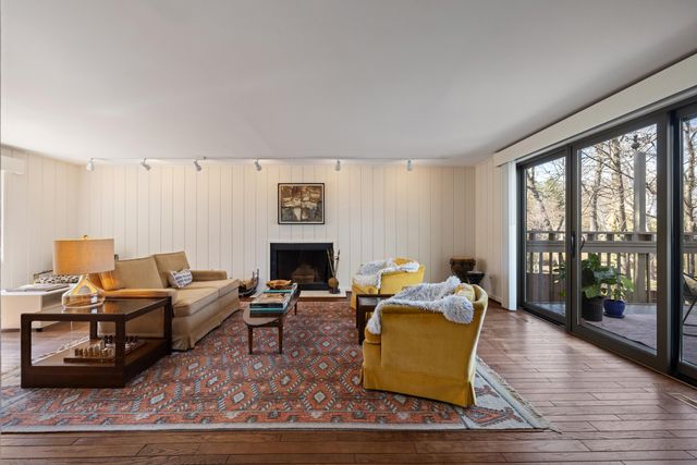 2057 Lakeside Drive, Lexington, KY 40502