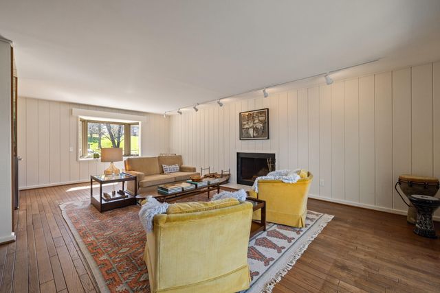 2057 Lakeside Drive, Lexington, KY 40502