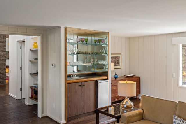 2057 Lakeside Drive, Lexington, KY 40502