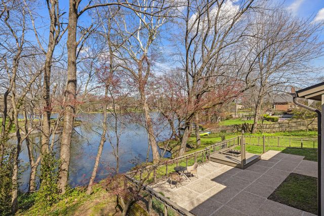 2057 Lakeside Drive, Lexington, KY 40502