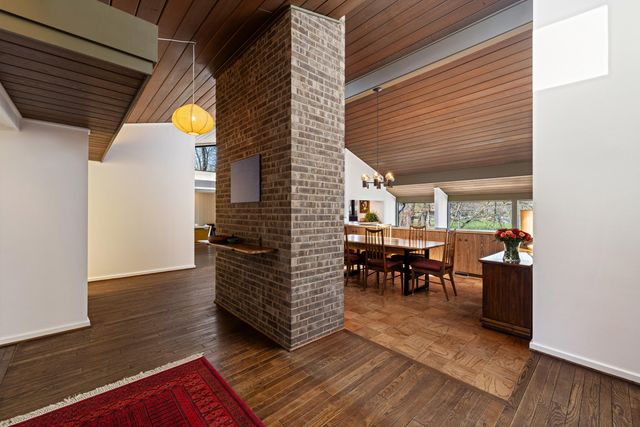 2057 Lakeside Drive, Lexington, KY 40502