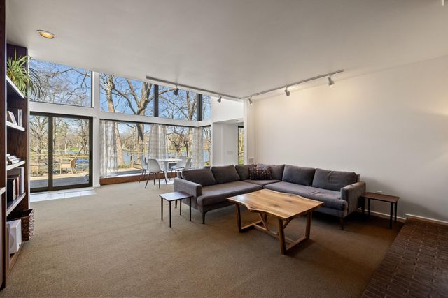 2057 Lakeside Drive, Lexington, KY 40502