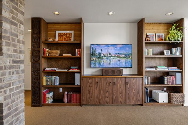 2057 Lakeside Drive, Lexington, KY 40502