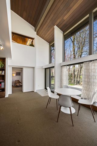 2057 Lakeside Drive, Lexington, KY 40502