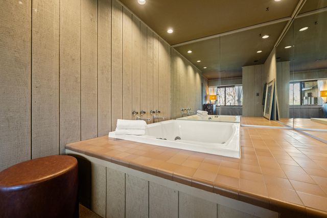 2057 Lakeside Drive, Lexington, KY 40502